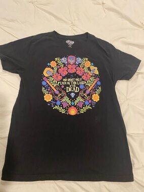 Disney Coco Women’s Short Sleeve Graphic Shirt Size Medium